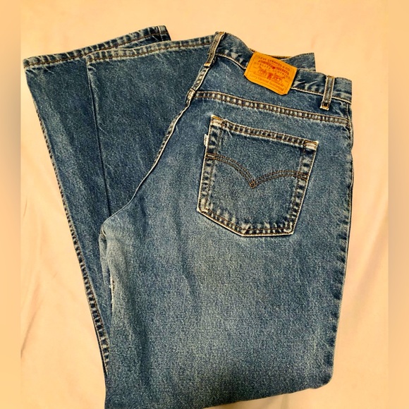 Levi’s White Tag Bootcut Jeans - Picture 5 of 6